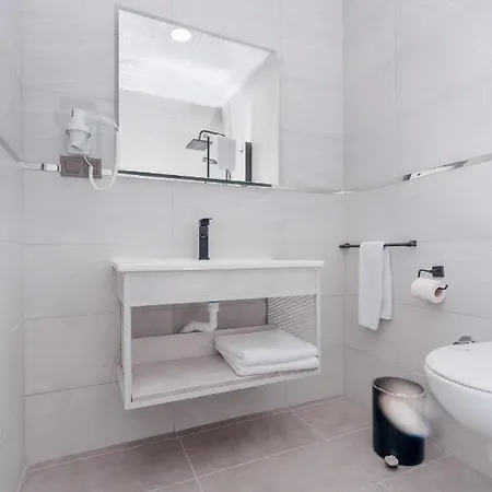 Melanj Airport Hotel