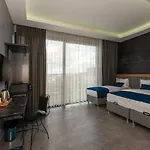 Otel Melanj Airport 3*
