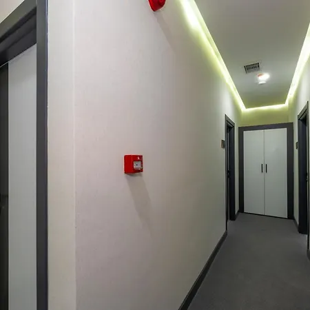 Melanj Airport Hotell