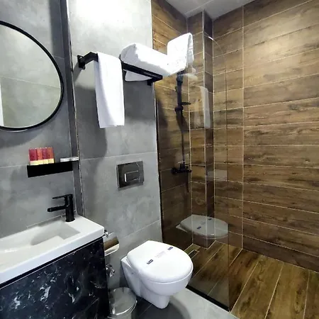 Melanj Airport Hotell 3*