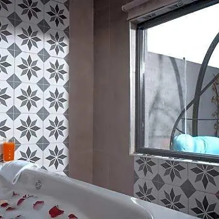Melanj Airport Otel 3*